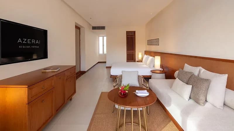 Deluxe Suite - Hướng hồ bơi