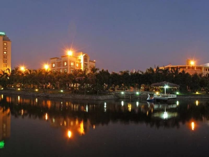 Camela Hotel & Resort