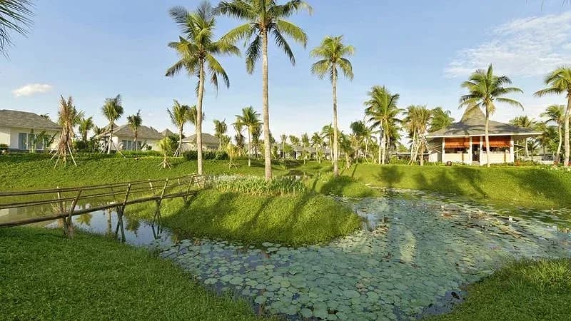 Khuôn viên xanh 12,7ha