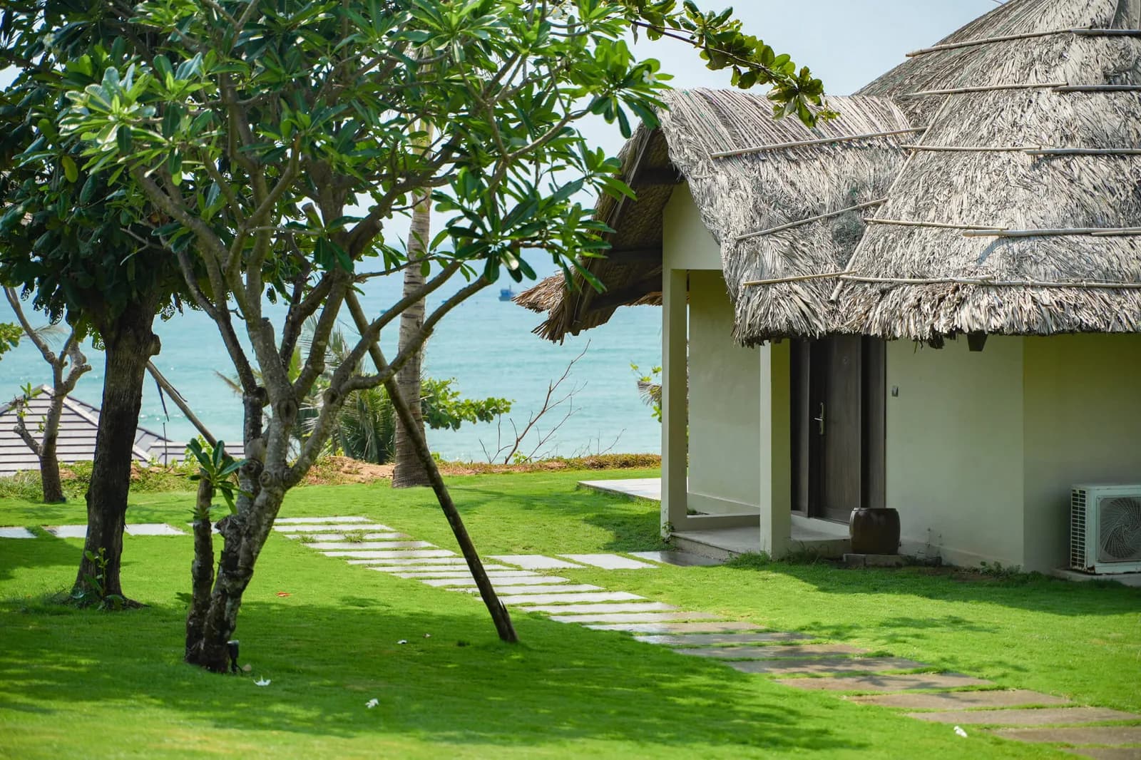 Combo Nghỉ Dưỡng 3N2Đ + Vé Máy Bay
