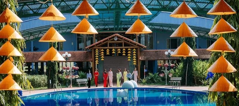 Bể bơi ngoài trời & khu check-in