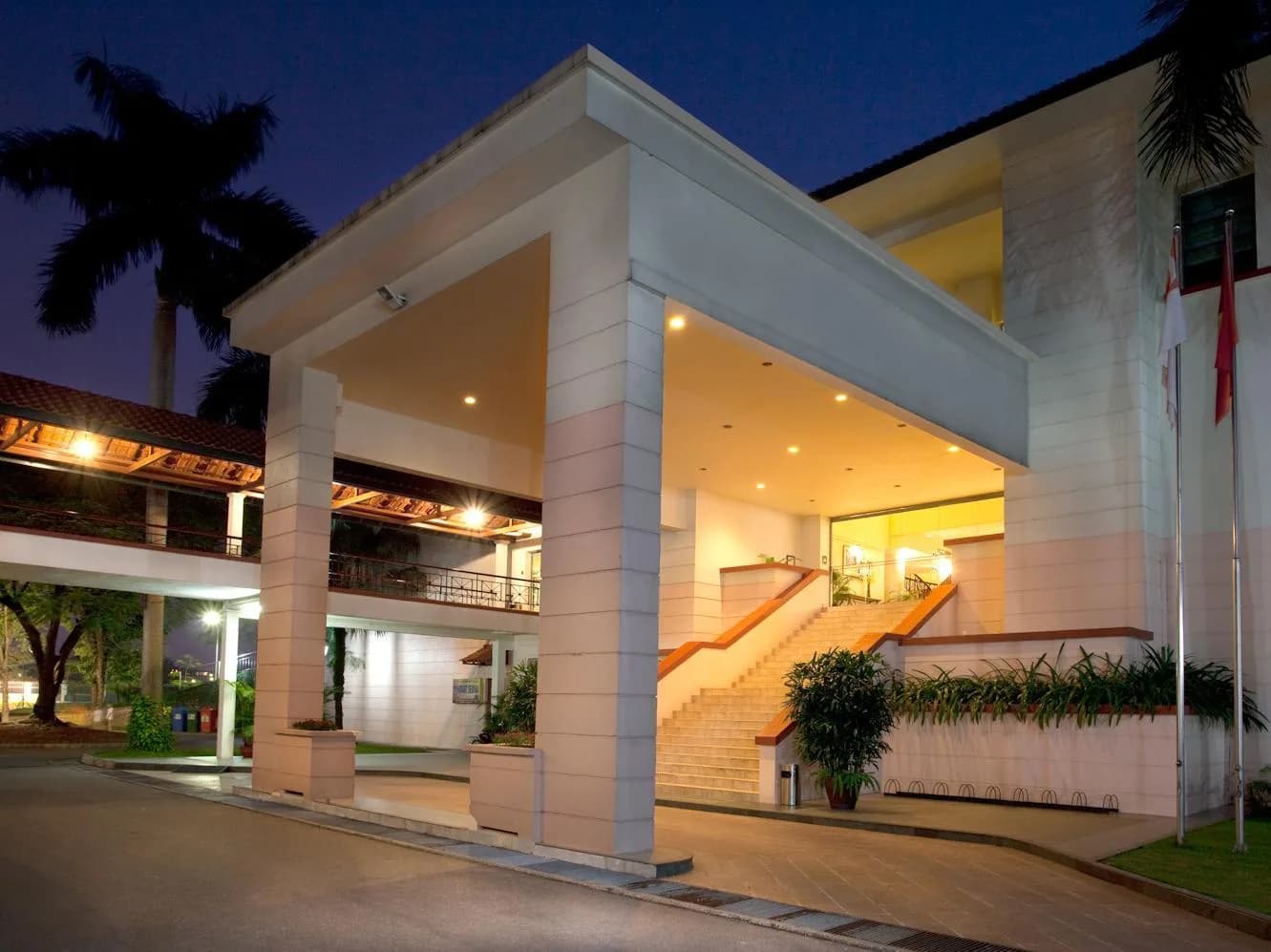 Diamond Westlake Suites 5