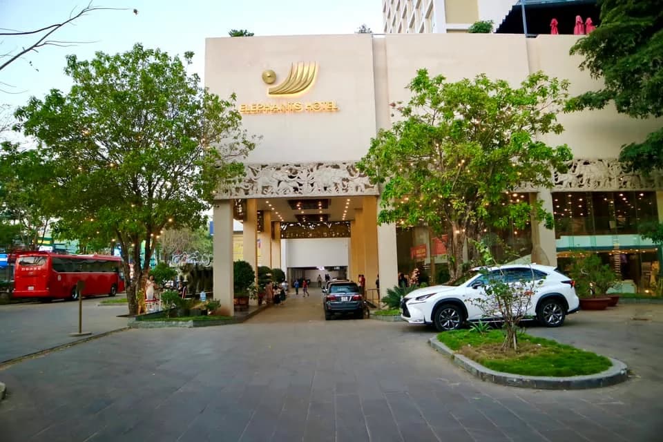 Elephants Hotel 3