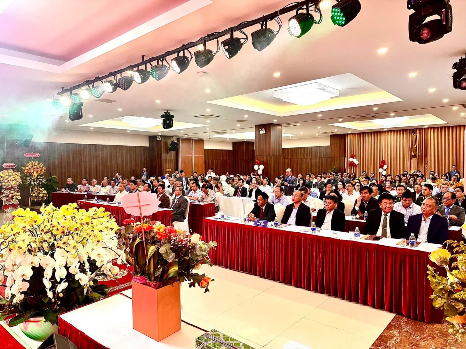 Trung tâm hội nghị
