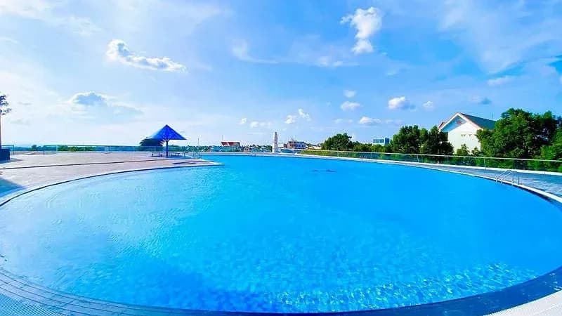 Bể bơi ngoài trời trên tầng cao
