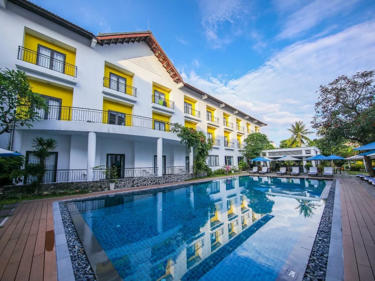 Hồ bơi ngoài trời thoáng mát