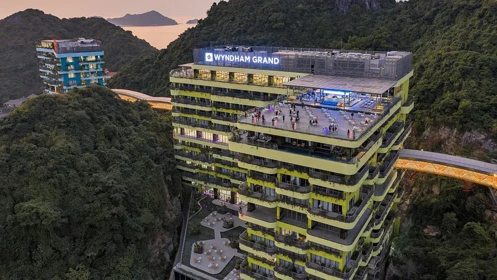 Rừng thẳng đứng bên vịnh