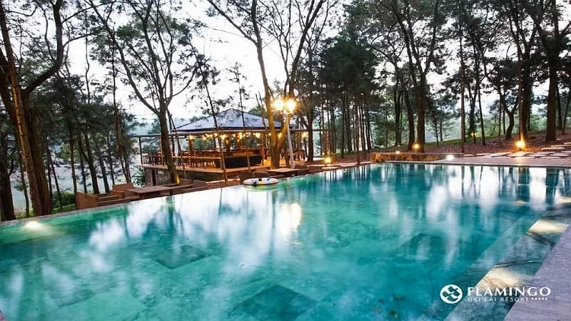 Bể bơi Ốc đảo bốn mùa