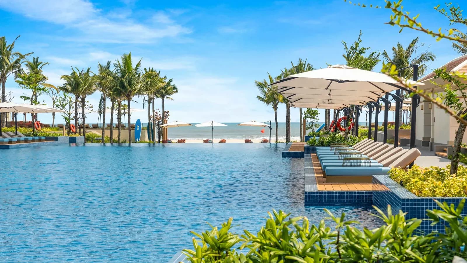 Hồ bơi vô cực hướng biển