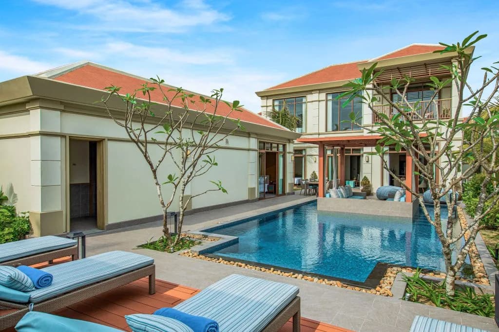Three Bedroom Ocean Premium Pool Villa