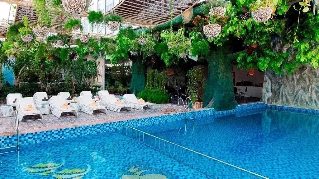 Bể bơi vườn nhiệt đới