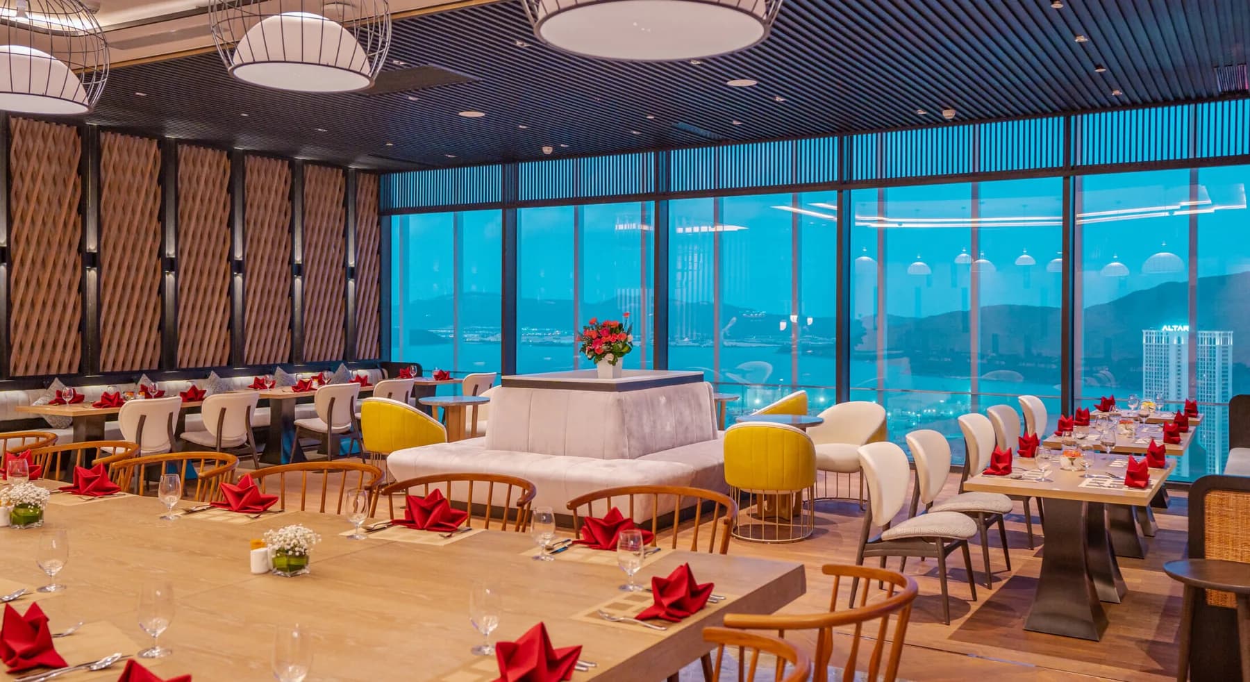 Hy-Fresh Lobby Lounge