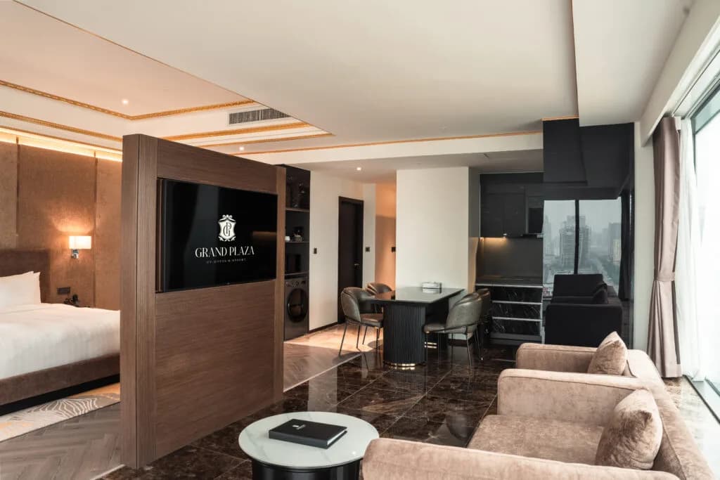 Plaza Suite