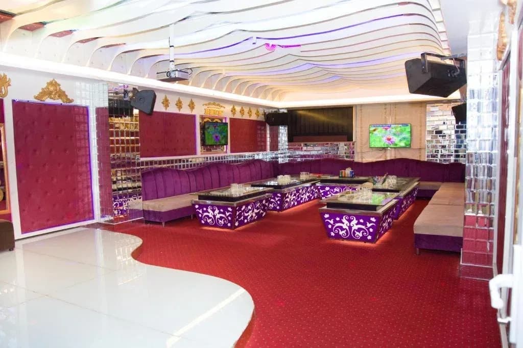 Karaoke & Lounge