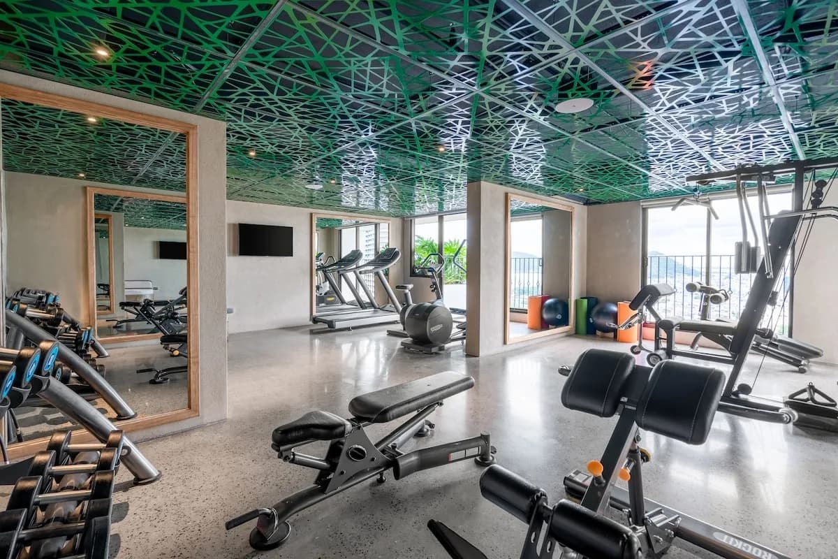 Phòng gym view thành phố