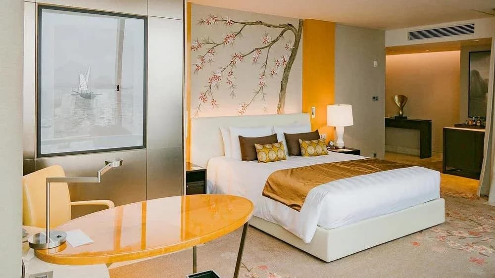 Club Floor Room