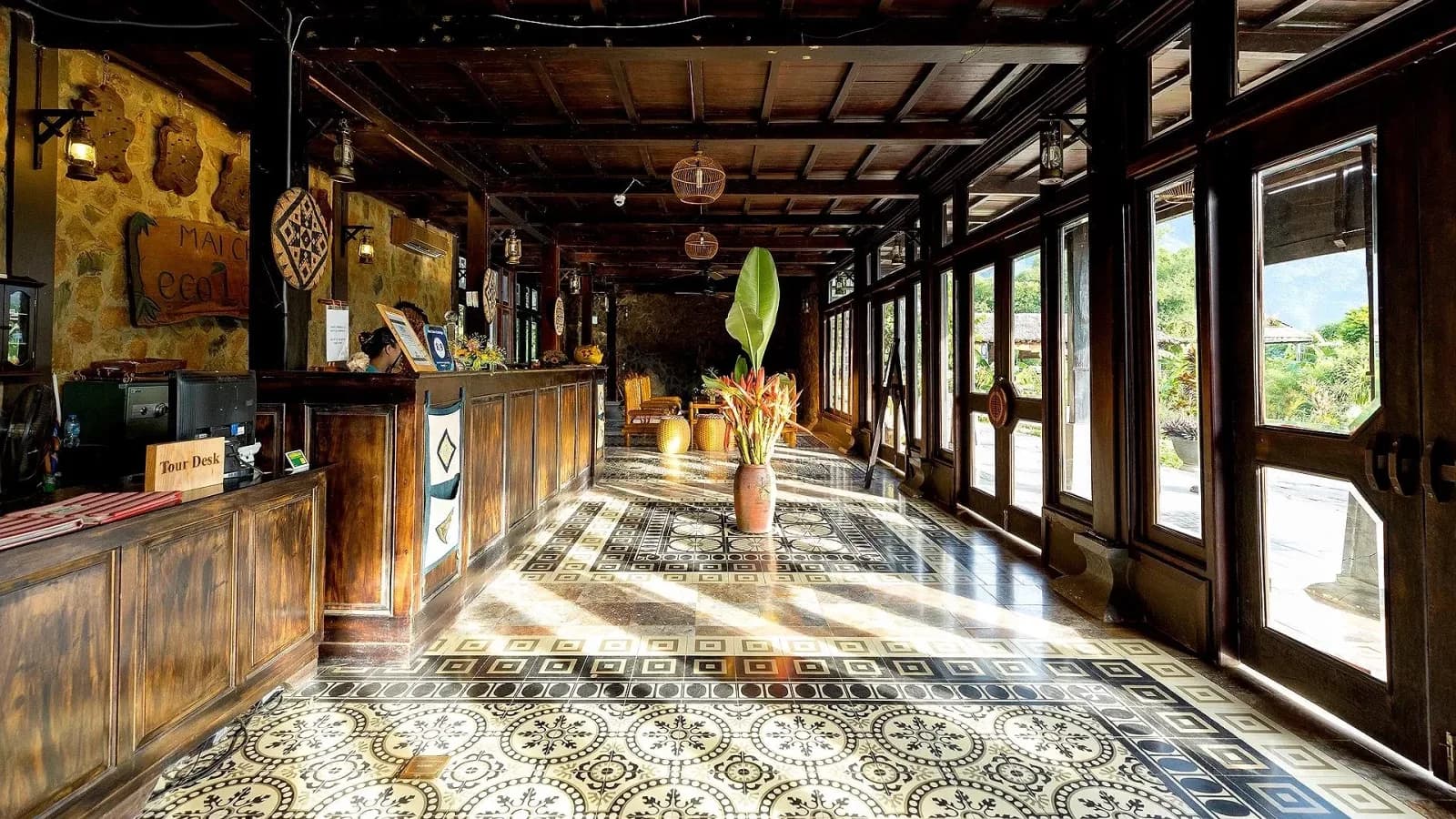 Sảnh lễ tân nhà sàn cổ