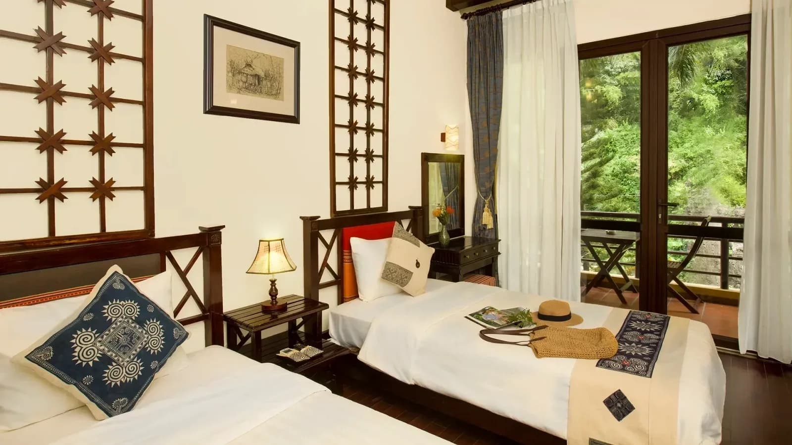 Deluxe Hướng Hồ