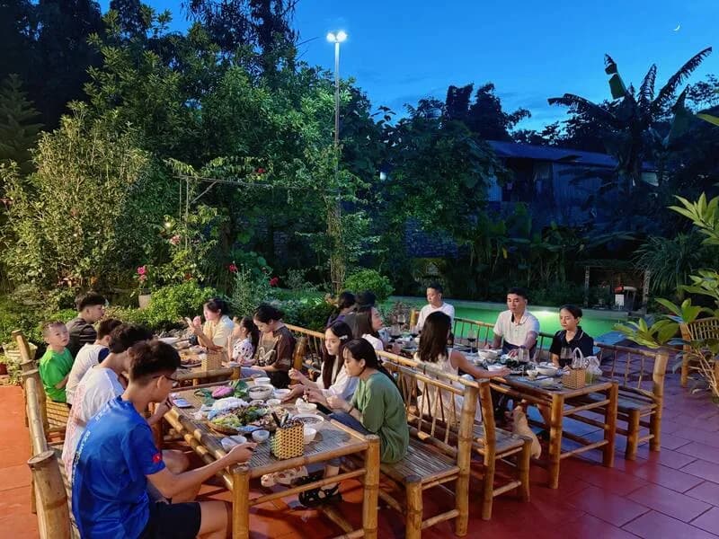 BBQ & lửa trại bên suối