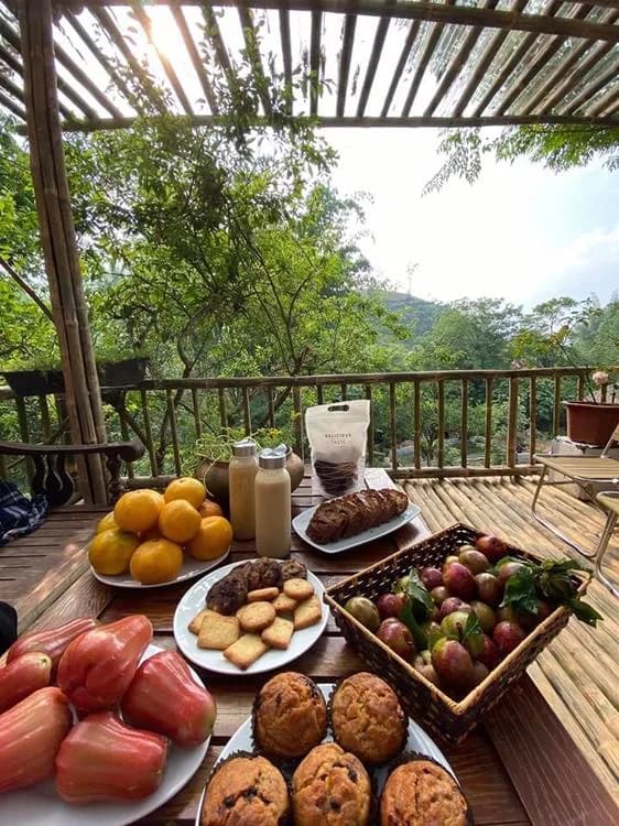Bữa sáng tại ban công