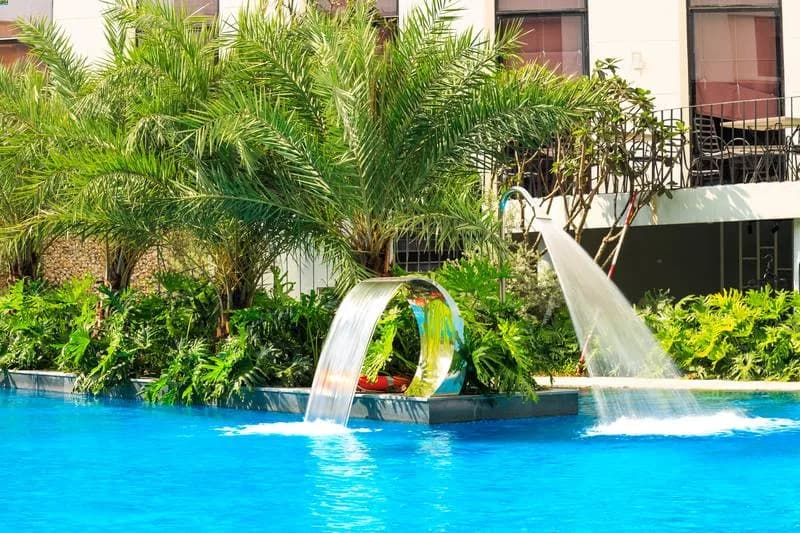 Bể bơi ngoài trời