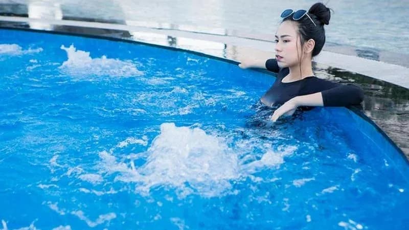 Bể bơi ngoài trời