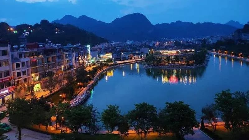Tầm nhìn phố núi