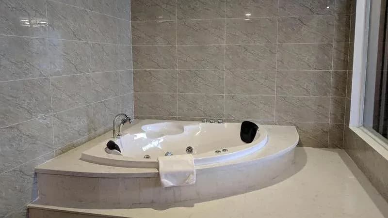 Bồn tắm Jacuzzi