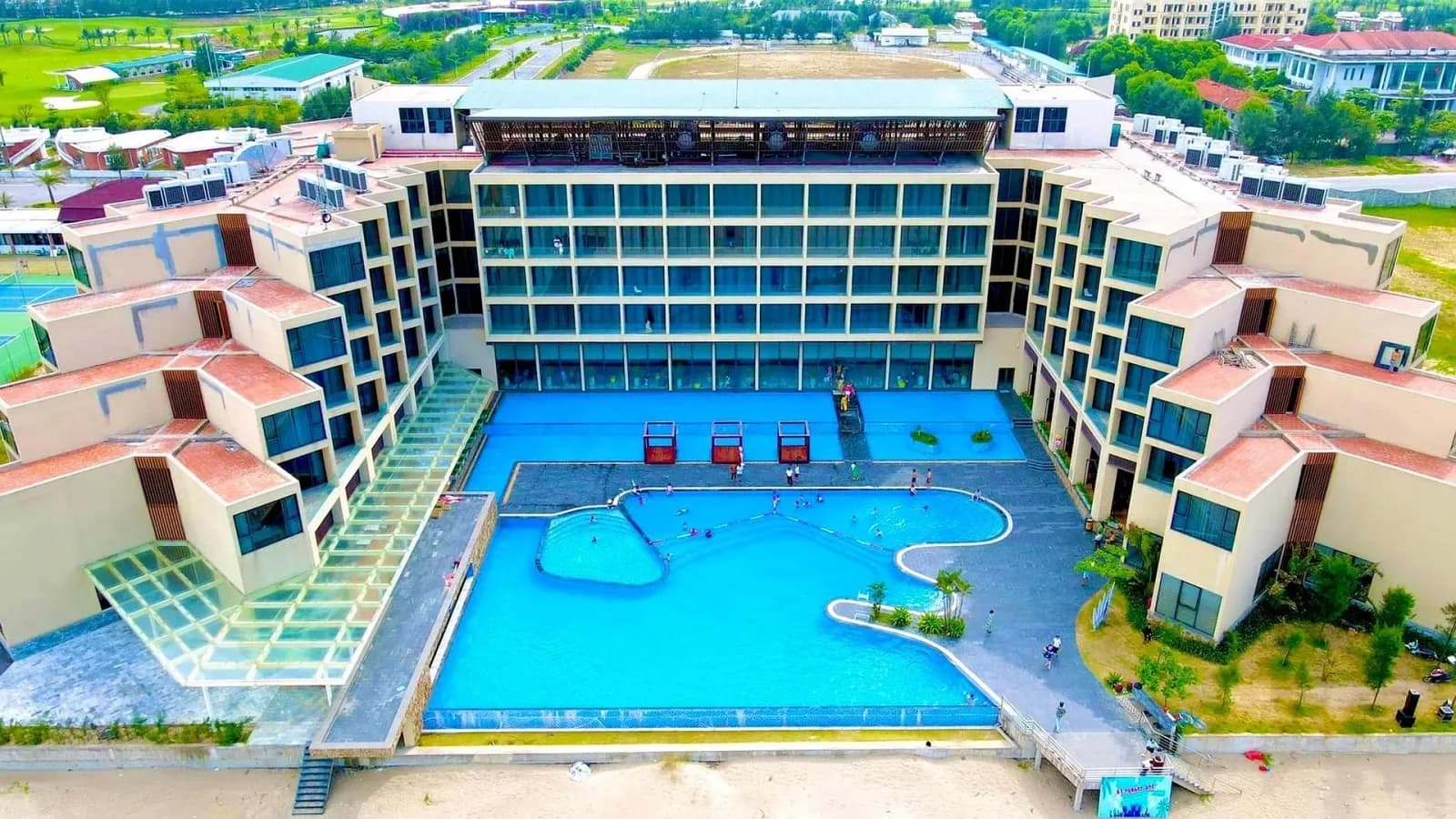 Bể bơi vô cực đón bình minh