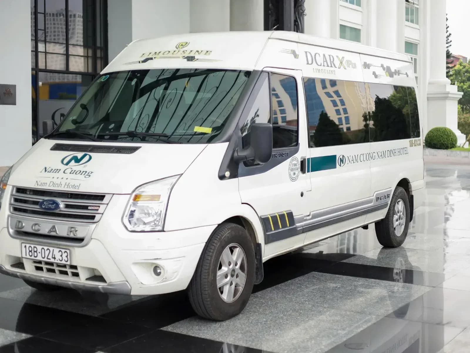 Xe limousine đưa đón