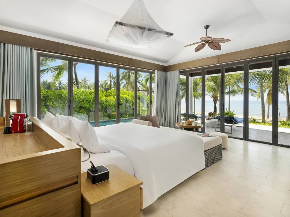 Deluxe Beachfront Bungalow - Hồ Bơi Riêng
