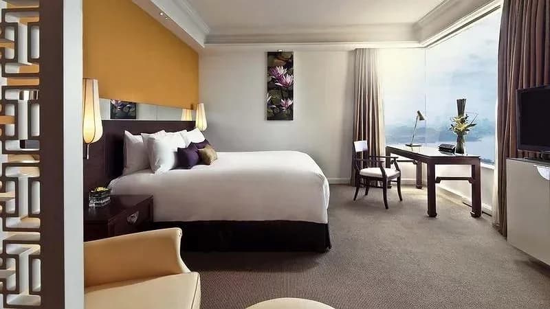 Premier Lakeview Room