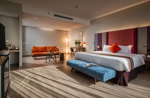 H'Mong Suite
