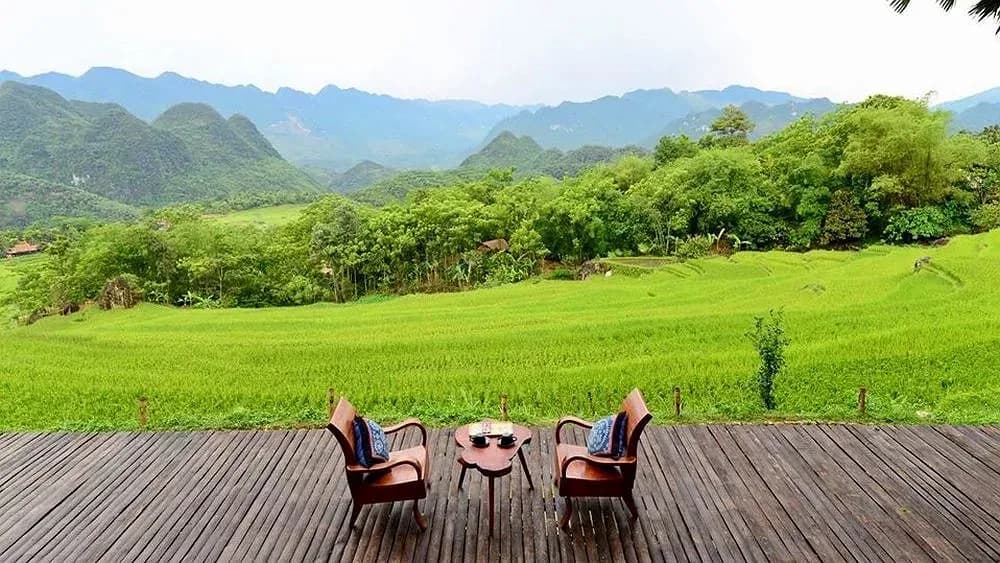 Sân hiên ngắm thung lũng