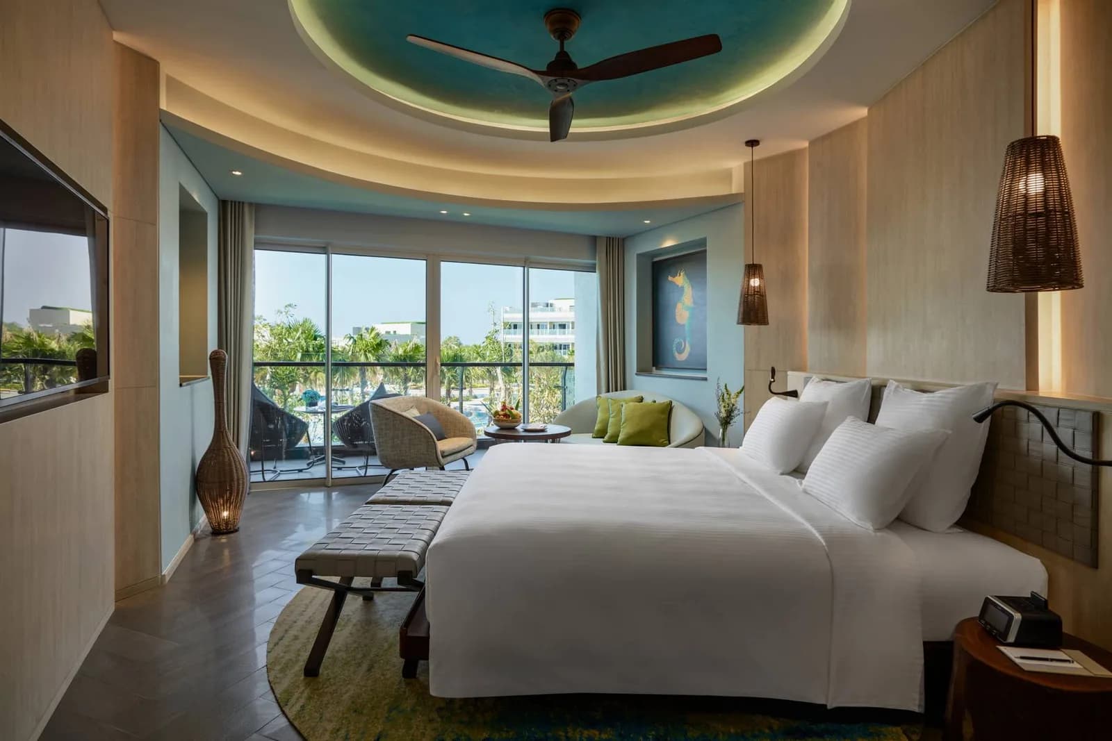 Deluxe King Hướng Vườn
