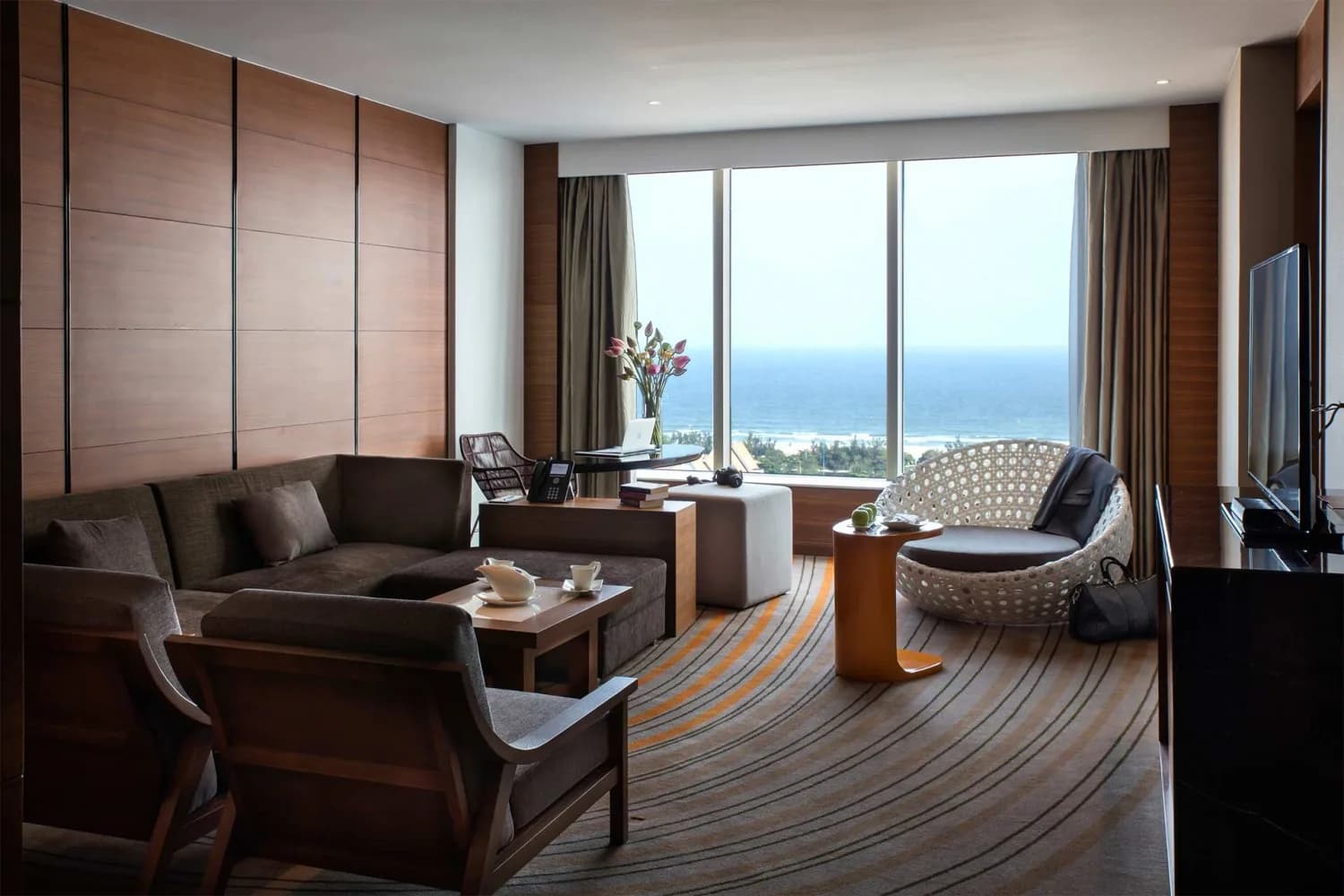 Suite - Lounge Access