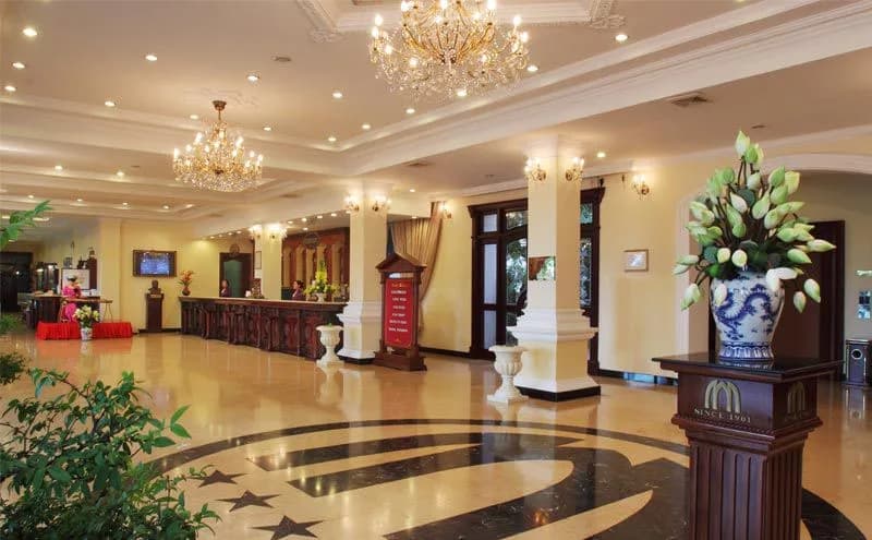 Sảnh cổ điển & lễ tân 24/7