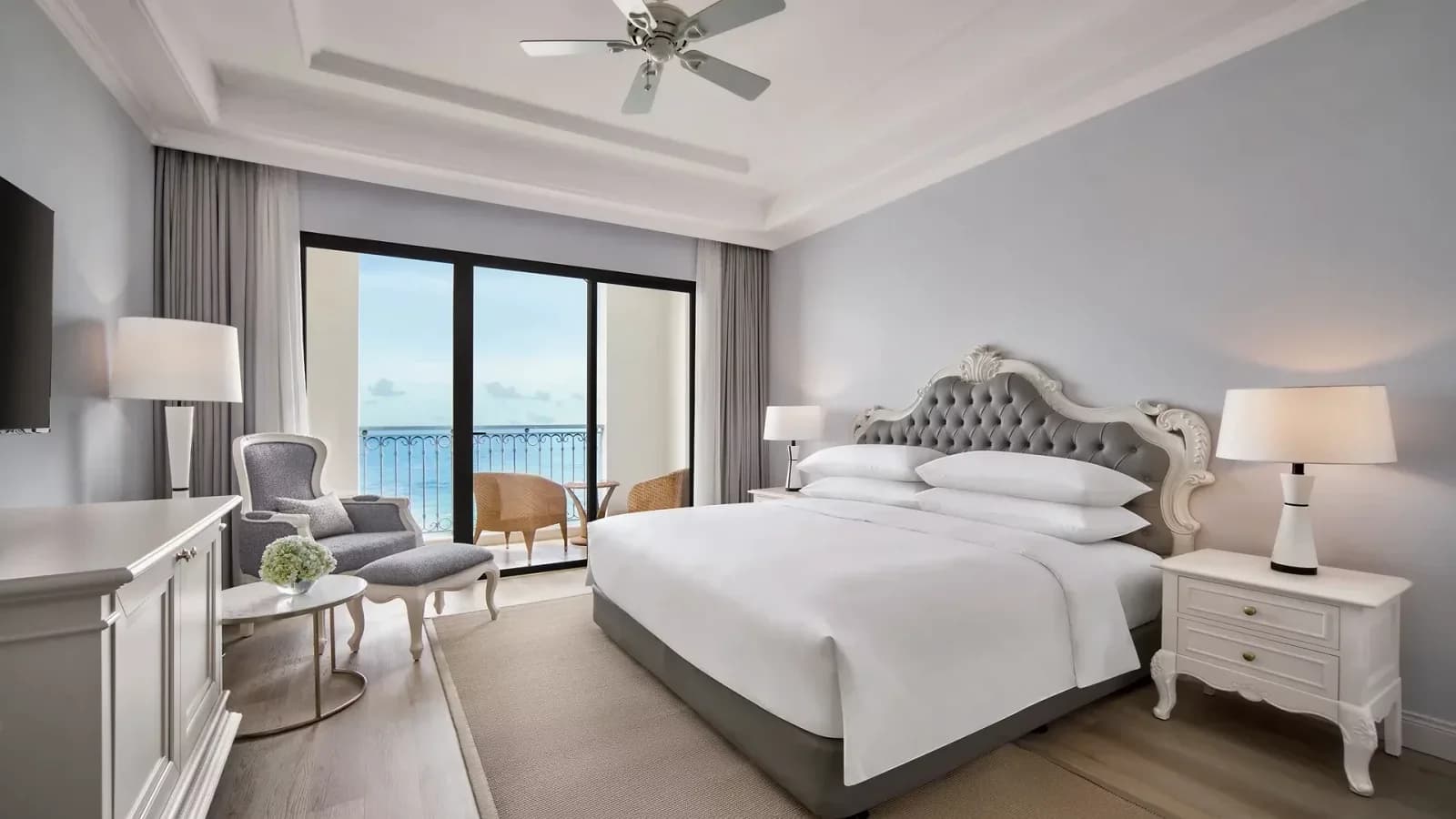 Deluxe King Hướng Biển