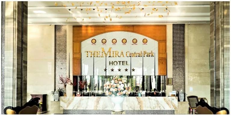 Sảnh đón dát vàng đẳng cấp