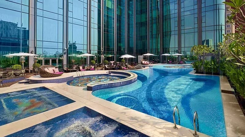 Bể bơi ngoài trời trên cao