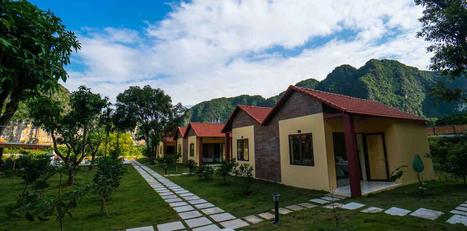 Bungalow view núi đá