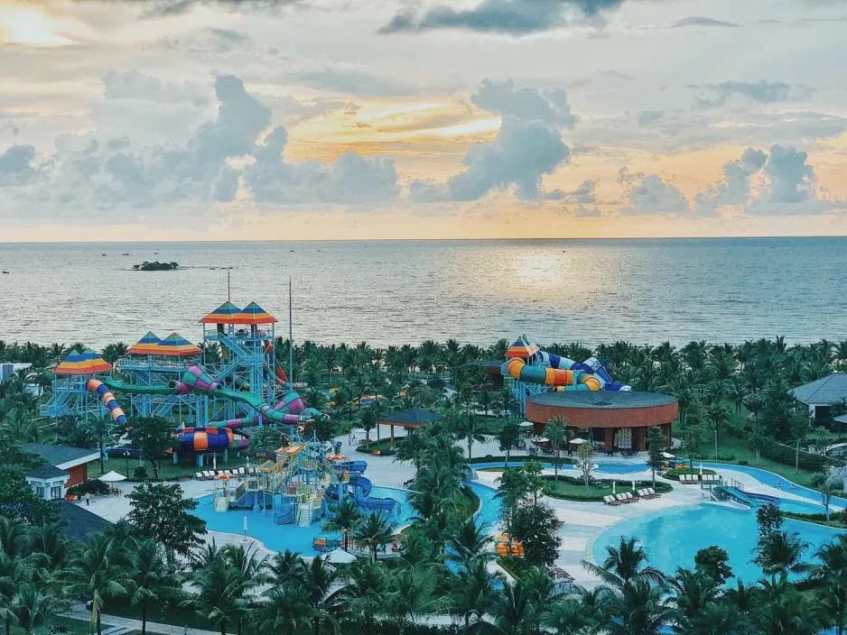 Công viên nước bên bờ biển