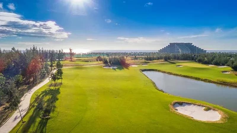 Sân golf 18 hố ven biển