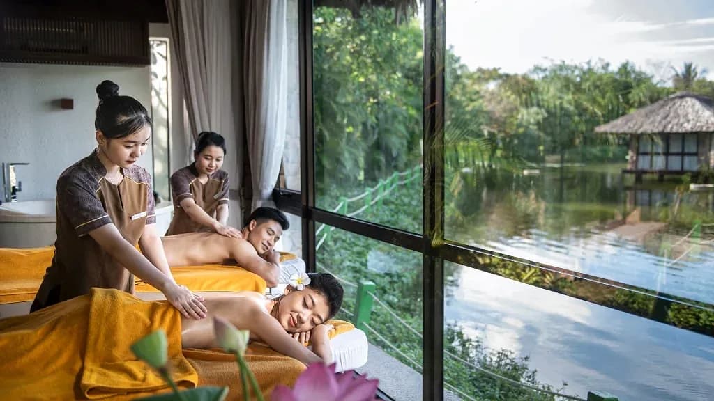 Akoya Spa bên hồ