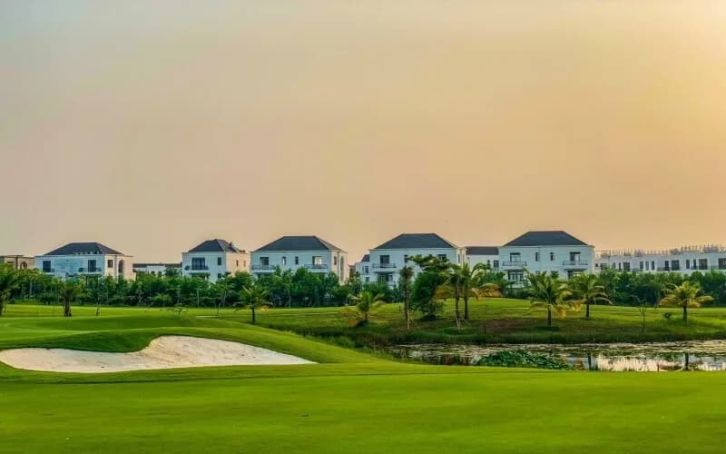Biệt thự tân cổ điển ven hồ