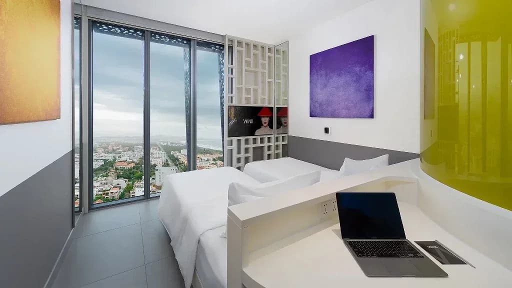 Wink Deluxe Twin – Hướng phố