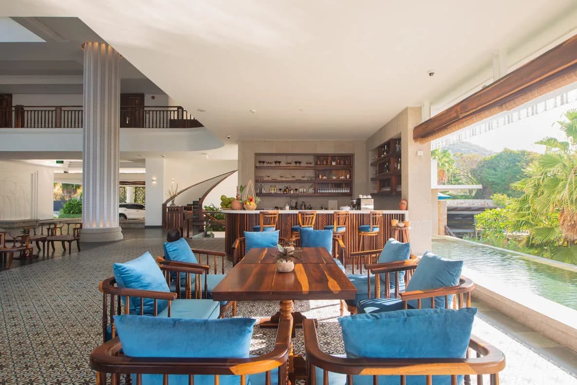 Opal Pool Bar & Lounge