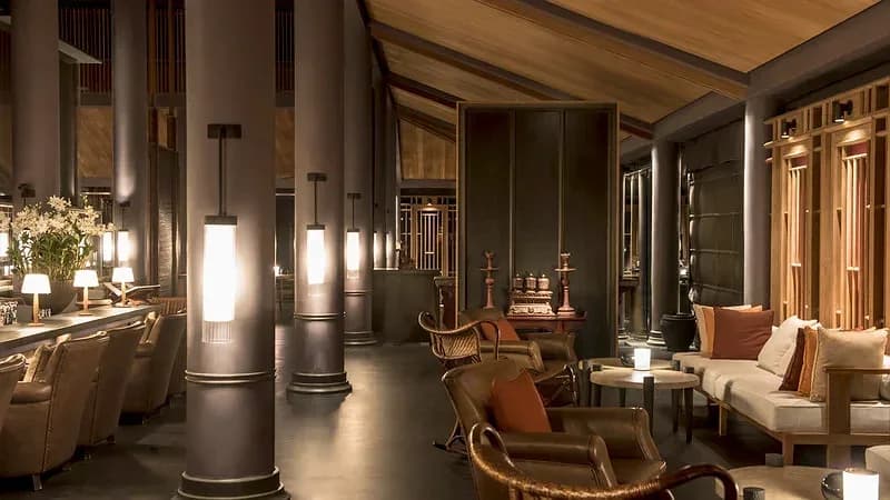 Bar & Lounge