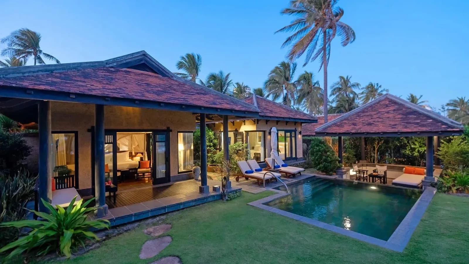 Combo Honeymoon Beach Villa