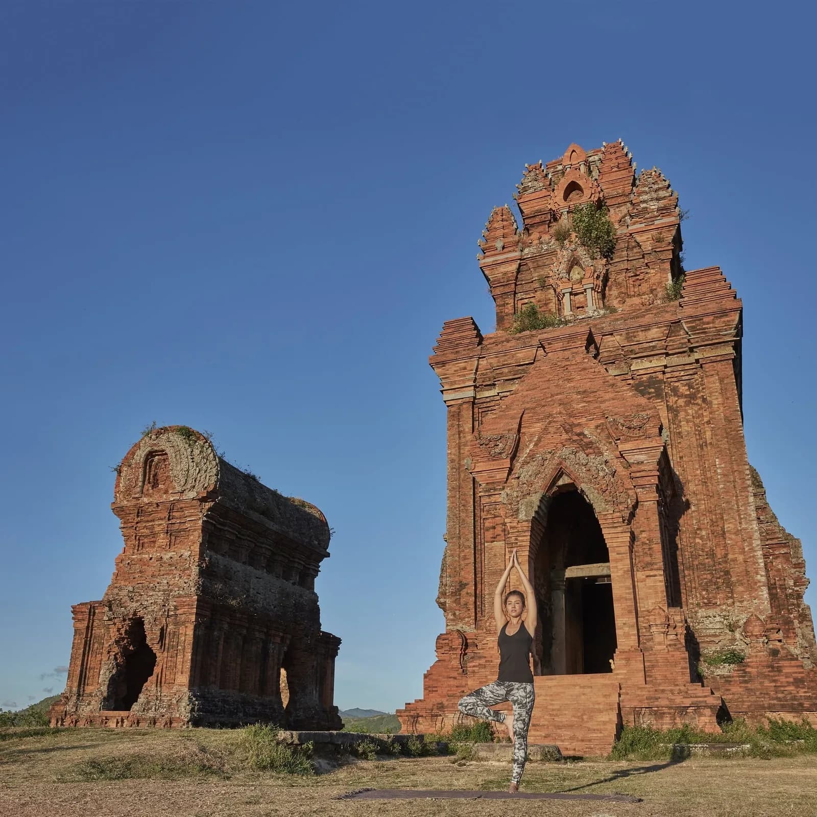 Khám phá tháp Chăm & vịnh biển